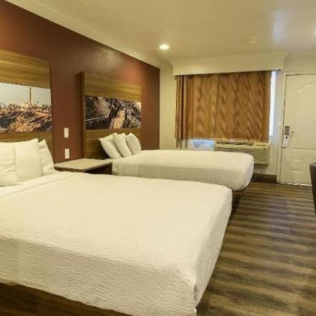 Rodeway Inn Карлсбад Екстер'єр фото